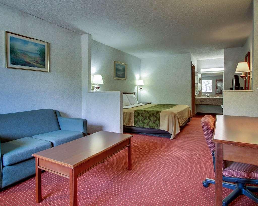 Econo Lodge Inn & Suites Forest Cameră foto