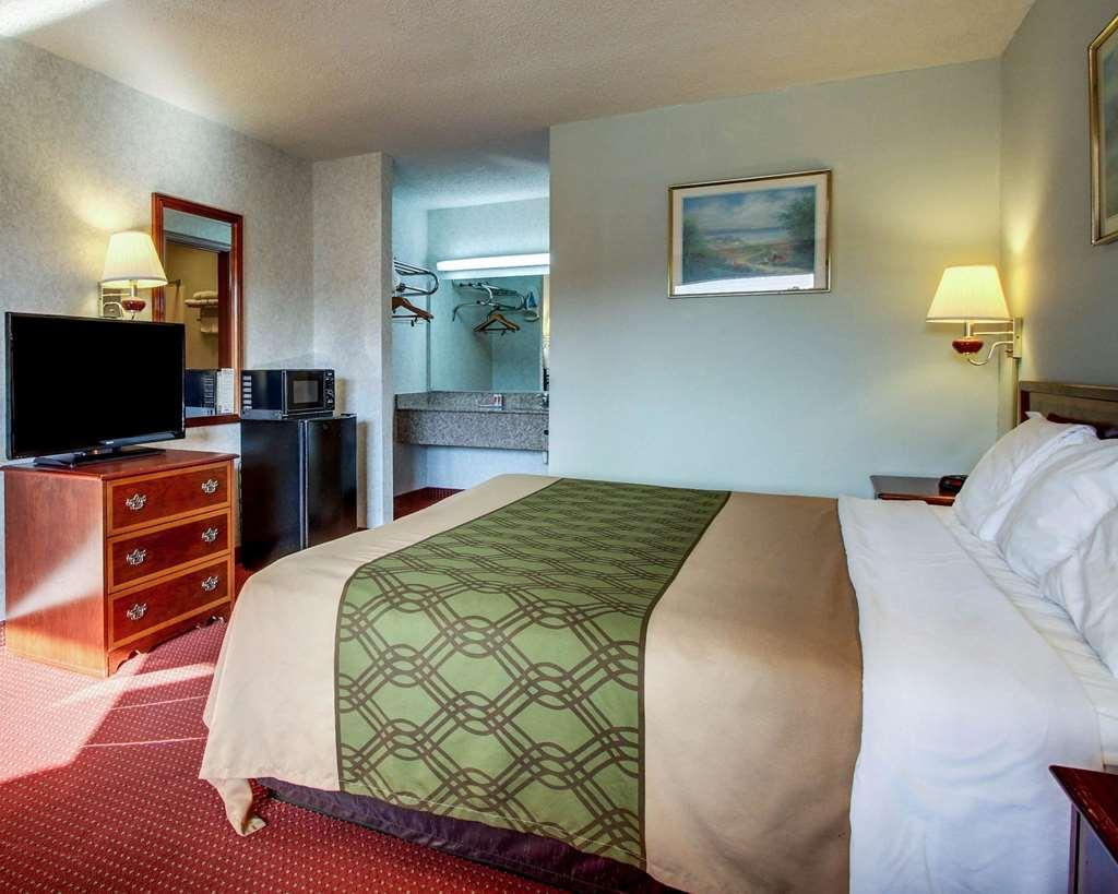 Econo Lodge Inn & Suites Forest Cameră foto