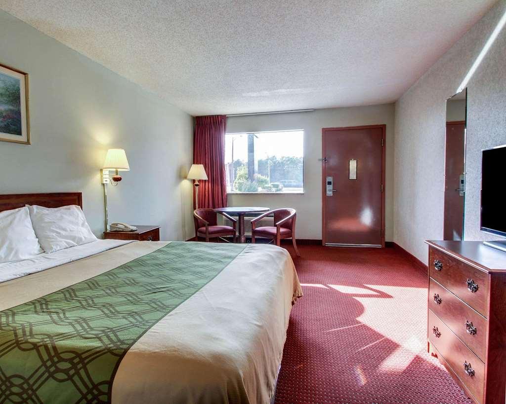 Econo Lodge Inn & Suites Forest Cameră foto